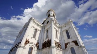 Kurtarıcı Katedral İsa (gün) hareket eden bulutlara karşı, Moskova, Rusya