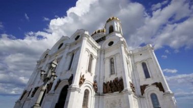 Kurtarıcı Katedral İsa (gün) hareket eden bulutlara karşı, Moskova, Rusya