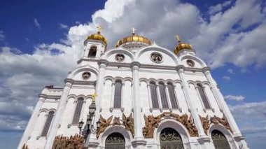 Kurtarıcı Katedral İsa (gün) hareket eden bulutlara karşı, Moskova, Rusya
