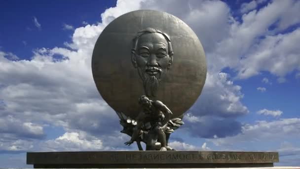 Monument Chi Minh Erected 18Th May 1990 Moving Clouds Moscow — Stock video