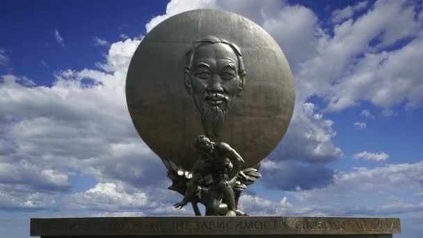 Monument Chi Minh Erected 18Th May 1990 Moving Clouds Moscow — Stock video