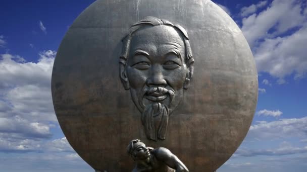 Monument Chi Minh Erected 18Th May 1990 Moving Clouds Moscow — Vídeos de Stock