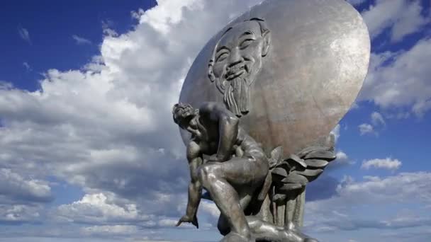 Памятник Мину Установлен Мая 1990 Года Против Движущихся Облаков Москва — стоковое видео