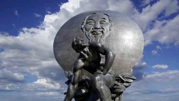 Monument Chi Minh Erected 18Th May 1990 Moving Clouds Moscow — Stock video