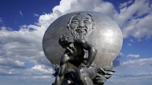 Monument Chi Minh Erected 18Th May 1990 Moving Clouds Moscow — Stock video