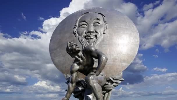 Monument Chi Minh Erected 18Th May 1990 Moving Clouds Moscow — Vídeos de Stock