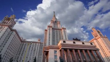 Moskova Devlet Üniversitesi hareket eden bulutlara karşı, ana bina, Rusya 