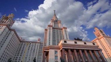 Moskova Devlet Üniversitesi hareket eden bulutlara karşı, ana bina, Rusya 