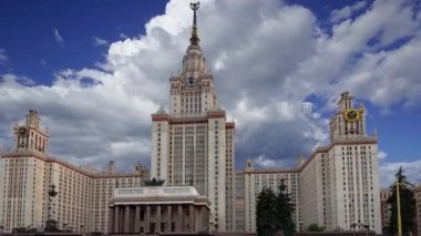 Moskova Devlet Üniversitesi hareket eden bulutlara karşı, ana bina, Rusya 