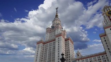 Moskova Devlet Üniversitesi hareket eden bulutlara karşı, ana bina, Rusya 