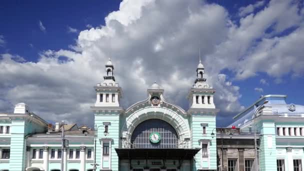 Edifício Estação Ferroviária Belorussky Belarusian Contra Nuvens Movimento Uma Das — Vídeo de Stock