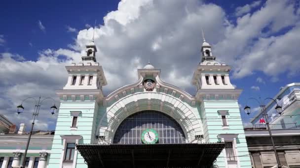 Edifício Estação Ferroviária Belorussky Belarusian Contra Nuvens Movimento Uma Das — Vídeo de Stock