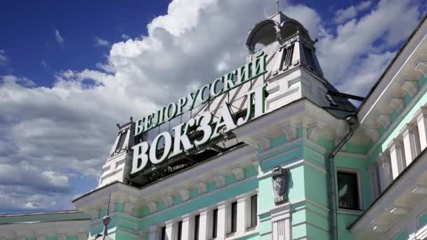 Costruzione Della Stazione Ferroviaria Bielorussa Contro Nuvole Movimento Una Delle — Video Stock