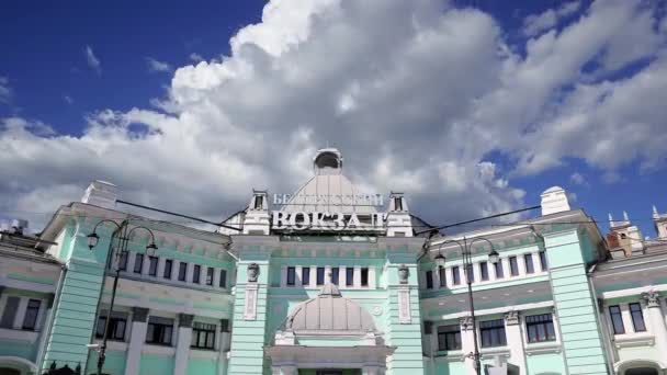 Edifício Estação Ferroviária Belorussky Belarusian Contra Nuvens Movimento Uma Das — Vídeo de Stock