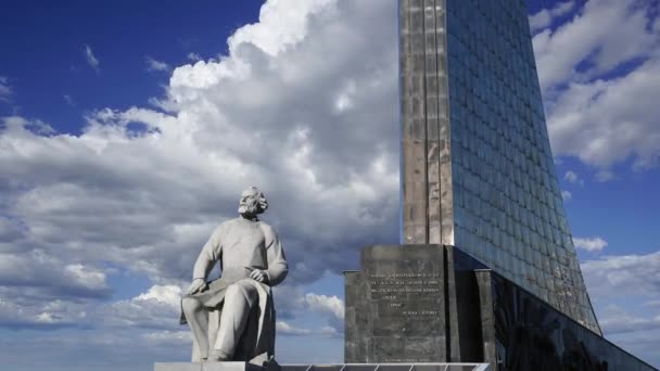 Monument Tsiolkovsky Conquerors Space Monument Moving Clouds Park Outdoors Cosmonautics — Stock Video