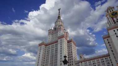 Moskova Devlet Üniversitesi hareket eden bulutlara karşı, ana bina, Rusya