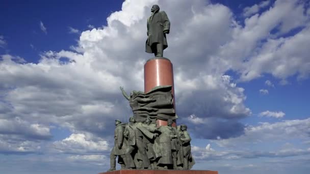 러시아 모스크바 스카야 구름에 대항하여 기념비의 1985 건축가 마카레 인기있는 — 비디오