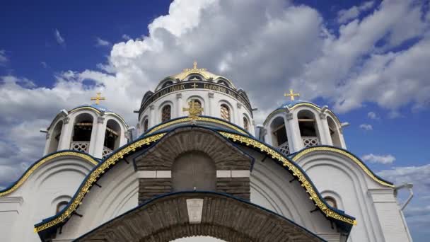 Kyrkan För Skydd Guds Moder Yasenevo Mot Rörliga Molnen Moskva — Stockvideo