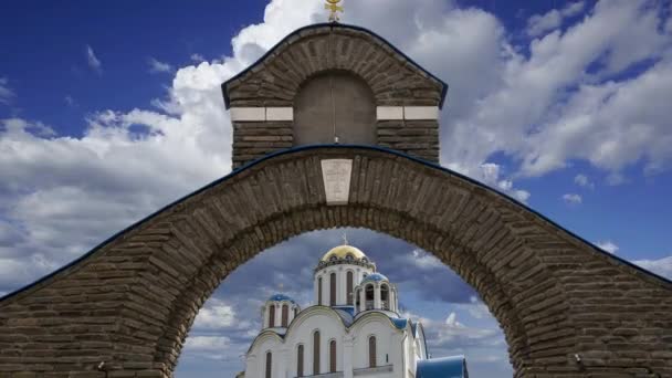 Eglise Protection Mère Dieu Yasenevo Contre Les Nuages Mouvants Moscou — Video