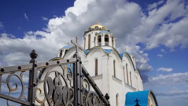 Igreja Proteção Mãe Deus Yasenevo Contra Nuvens Movimento Moscou Rússia — Vídeo de Stock