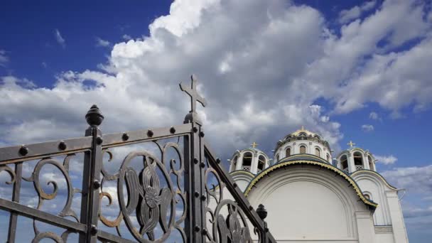 Iglesia Protección Madre Dios Yasenevo Contra Las Nubes Movimiento Moscú — Vídeo de stock