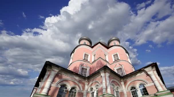 Mosteiro Donskoy Contra Nuvens Movimento Igrejas Medievais Russas Território Mosteiro — Vídeo de Stock