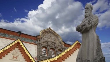 Devlet Tretyakov Galerisi (hareket eden bulutlara karşı), Rusya 'nın başkenti Moskova' da bir sanat galerisi. Galerinin tarihi 1856 'da başlıyor. 