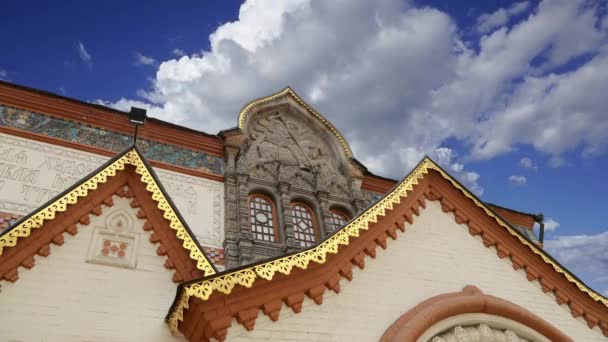 Die Staatliche Tretjakow Galerie Gegen Die Sich Bewegenden Wolken Ist — Stockvideo