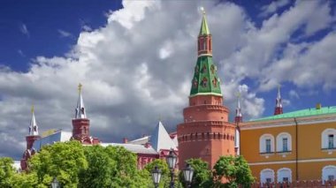 Moskova Kremlin hareket eden bulutlara karşı, Rusya. UNESCO Dünya Mirası Alanı 