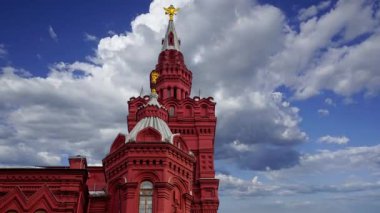Hareketli bulutlara karşı tarihi müze, Kızıl Meydan, Moskova, Rusya  