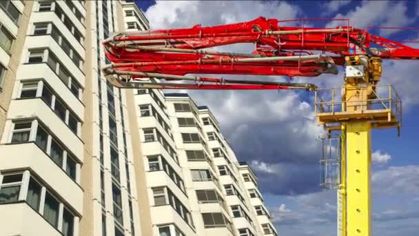 Baubetonpumpe Pumpwagen Mit Bau Befindlichem Mehrstöckigen Gebäude Hintergrund Moskau Russland — Stockvideo