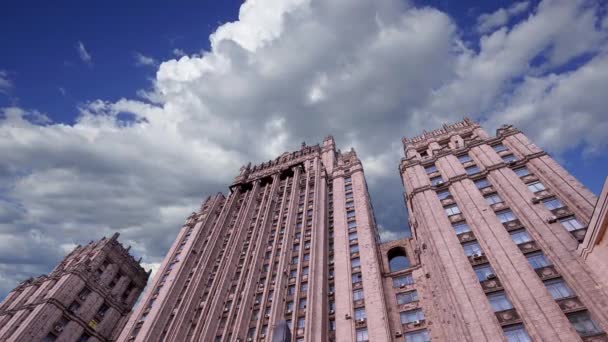 Ministério Dos Negócios Estrangeiros Federação Russa Contra Nuvens Movimento Praça — Vídeo de Stock