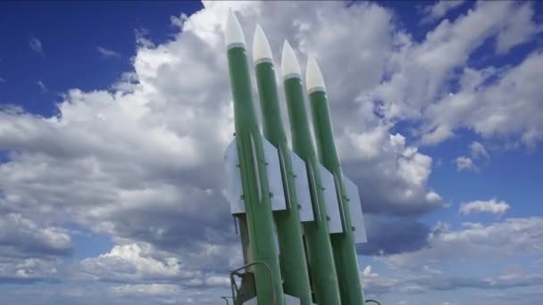 Missiles Antiaériens Russes Modernes Contre Les Nuages Mouvants — Video