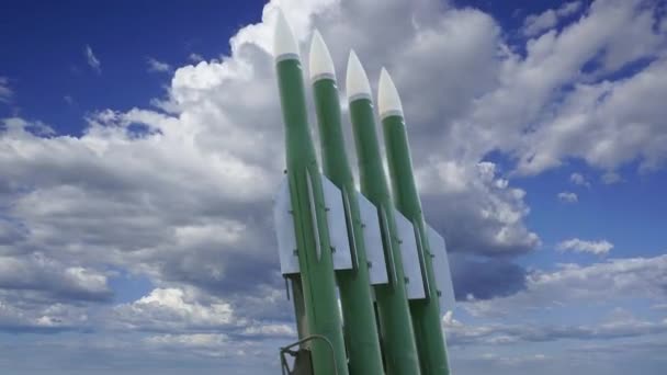 Missiles Antiaériens Russes Modernes Contre Les Nuages Mouvants — Video