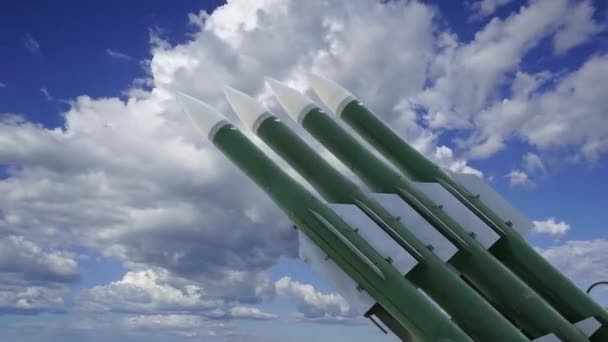 Missiles Antiaériens Russes Modernes Contre Les Nuages Mouvants — Video