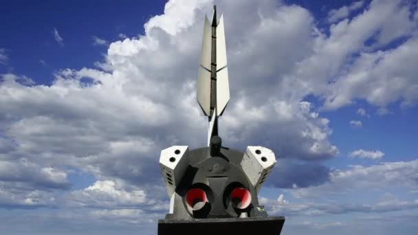 Het Buran Ruimteschip Sovjet Orbitaal Voertuig Tegen Bewegende Wolken — Stockvideo