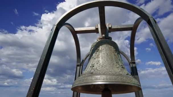 Pravoslavné Zvony Proti Pohybujícím Mrakům Nový Jeruzalém Městě Istra Okolí — Stock video