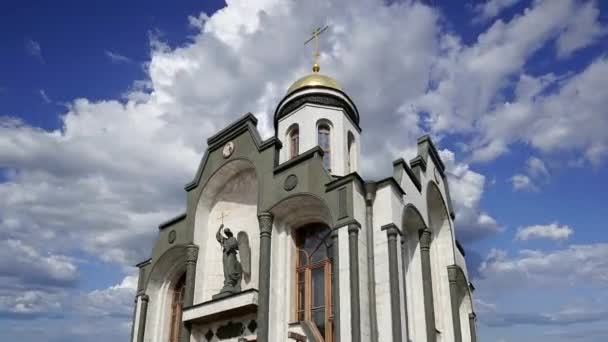 Tempel Kazan Ikonen Guds Moder Mot Rörliga Molnen Kaluga Torget — Stockvideo