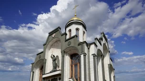 Tempel Kazan Ikonen Guds Moder Mot Rörliga Molnen Kaluga Torget — Stockvideo