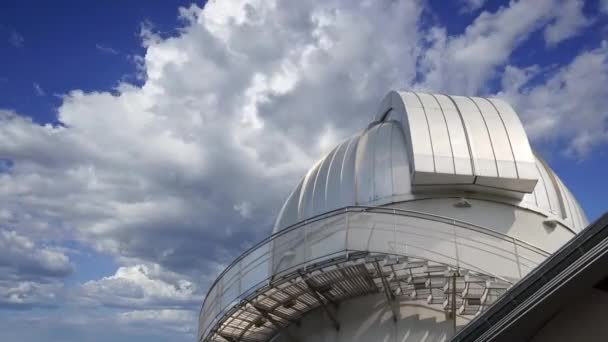 莫斯科天文馆面对着移动的云彩 俄罗斯 — 图库视频影像