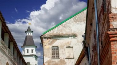 Hareketli bulutlara karşı yeni Kudüs... Istra kasabası, Moskova, Rusya 'nın çevresi