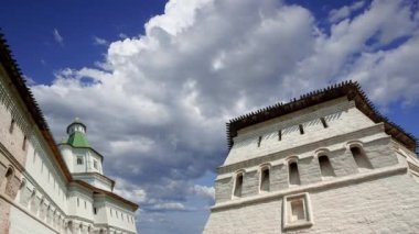 Hareketli bulutlara karşı yeni Kudüs... Istra kasabası, Moskova, Rusya 'nın çevresi
