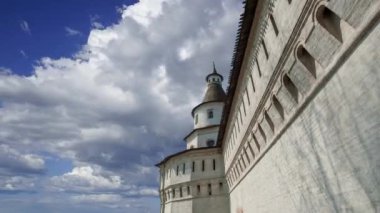 Hareketli bulutlara karşı yeni Kudüs... Istra kasabası, Moskova, Rusya 'nın çevresi  