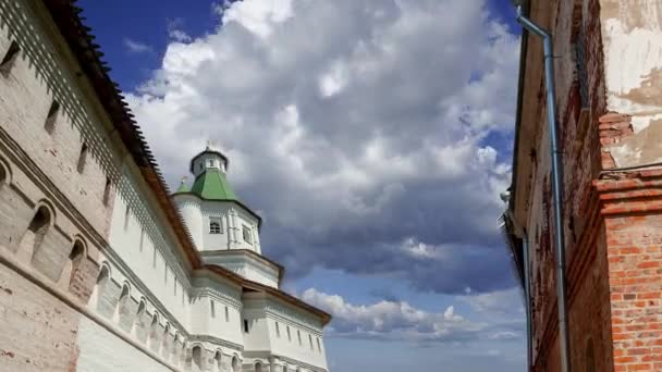Νέα Ιερουσαλήμ Ενάντια Στα Κινούμενα Σύννεφα Στην Πόλη Istra Γύρω — Αρχείο Βίντεο