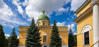 Danilov Manastırı (ayrıca Svyato-Danilov Manastırı veya Kutsal Danilov Manastırı) 13. yüzyılın sonlarında kurulmuştur. Moskova, Rusya