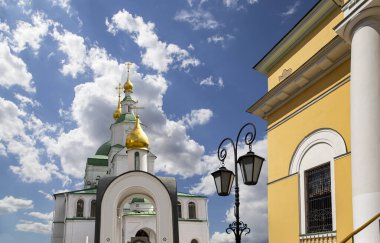 Danilov Manastırı (ayrıca Svyato-Danilov Manastırı veya Kutsal Danilov Manastırı) 13. yüzyılın sonlarında kurulmuştur. Moskova, Rusya