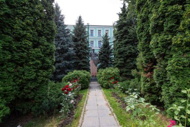 Büyük Vladimir Anıtı (Rusça). Danilov Manastırı (Svyato-Danilov Manastırı veya Kutsal Danilov Manastırı) 13. yüzyılda kurulmuştur.   