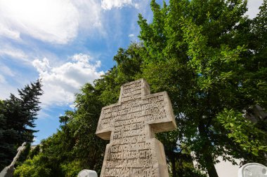 MOSCOW, RUSSIA - AUGust 08, 2017: Danilov Manastırı (aynı zamanda Svyato-Danilov Manastırı veya Kutsal Danilov Manastırı), 13. yüzyılın sonlarında kurulmuştur. Moskova, Rusya