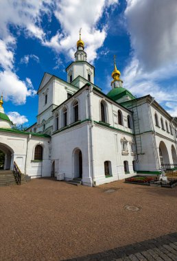Danilov Manastırı (ayrıca Svyato-Danilov Manastırı veya Kutsal Danilov Manastırı) 13. yüzyılın sonlarında kurulmuştur. Moskova, Rusya