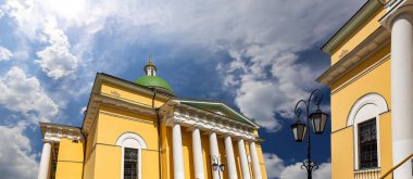 Danilov Manastırı (ayrıca Svyato-Danilov Manastırı veya Kutsal Danilov Manastırı) 13. yüzyılın sonlarında kurulmuştur. Moskova, Rusya